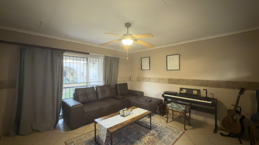 To Let 1 Bedroom Property for Rent in Flamwood North West